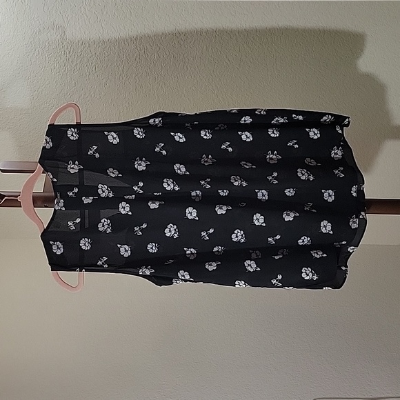 Sleeveless blouse - Picture 2 of 4